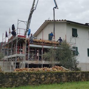 Ampliamento edificio di civile abitazione in Frazione Pieve di Compito, Comune di Capannori, Lucca
