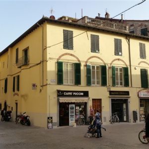 Rifacimento parziale di tetto e facciata edificio in Lucca Centro Storico, Via S.Gemma angolo via Fillungo